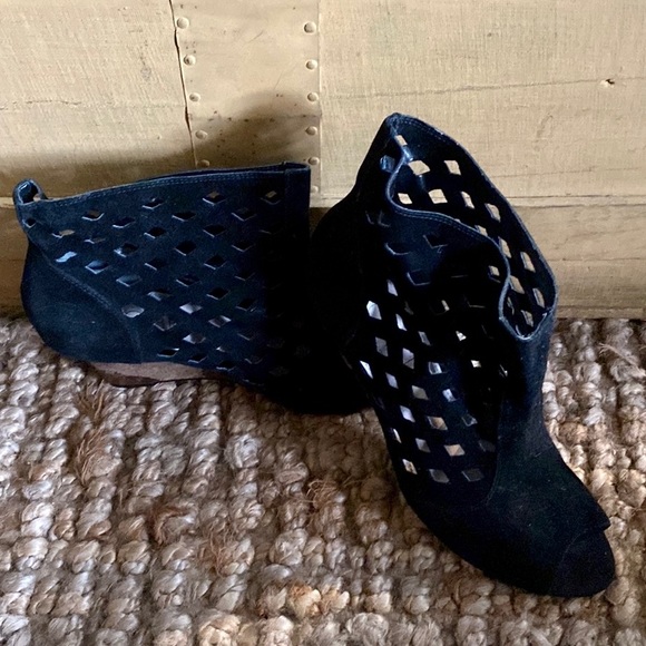 RACHEL RACHEL ROY SUEDE LEATHER BOOT BLACK CUTOUT WEDGE BOOTIES 9 M - Picture 9 of 11